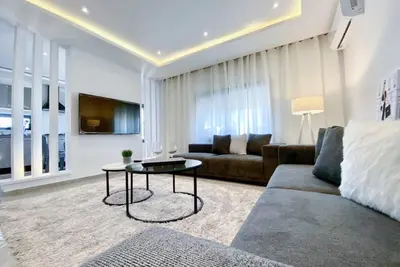 Image de Séjour confortable avec vue depuis le balcon à La Marsa