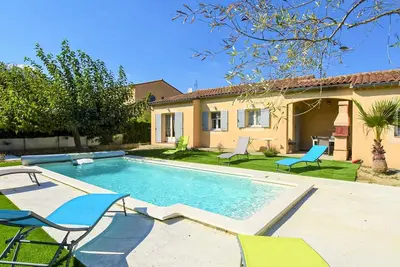 Image de Villa agréable avec piscine privative, climatisation, Wifi près d'Avignon