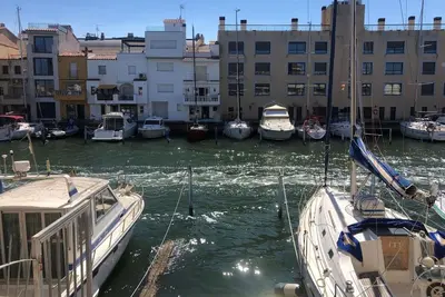 Image de Pto. Ambar. Apartamento frente a los canales de Empuriabrava