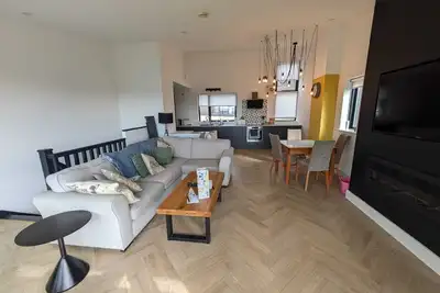 Image de Where the city meets the sea