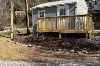 Image de Cozy studio cottage on beautiful Deep Creek near Great Smoky Mtns. Park
