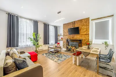 Image de Appartement-Supérieure-Sdb privée avec baignoire-Vue sur Rue-Apartment 1