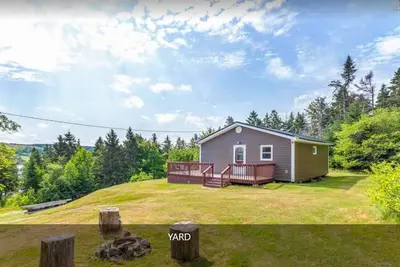 Image de Charming Lakeside Cottage Retreat | Steps to the Water | Peaceful & Private