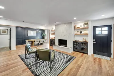 Image de Central Midland Modern Retreat