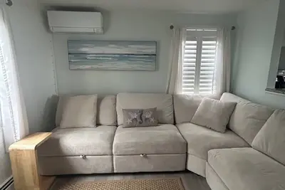 Image de Chic Coastal Home, Family- Friendly, Walk to Beach, Shopping, Restaurants