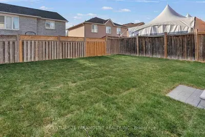 Image de Gta Get Away, central location, close to highway 407, minutes to Highway 401.