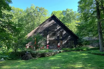 Image de Sun filled cottage in the woods