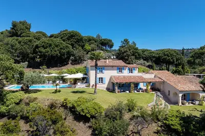 Image de Villa provençale vue mer Gigaro