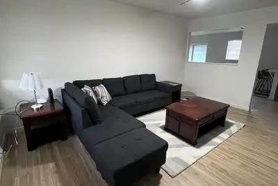 Image de Your Home Away from Home: Stylish 3 Bedroom Getaway!