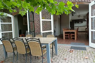 Image de Accommodation for 18 people in the green north of Limburg with outdoor terrace.