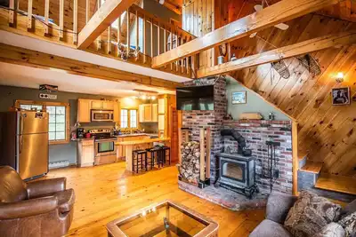 Image de Cozy Private Cabin in Andover - Fireplace & Hot tub
