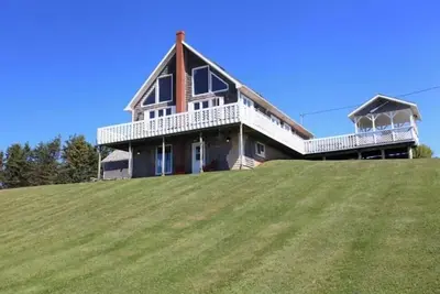 Image de Oceanfront Pei Home with Ocean Views, Wraparound Deck & Private Beach