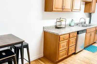 Image de Stay on the Bricks! 1-Bedroom Apartment in Historic Downtown Hays