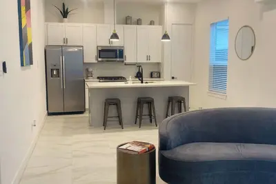 Image de Luxury 3 bd 2. 5 bath. 10 min from midtown/downtown. 15 minutes from airport.
