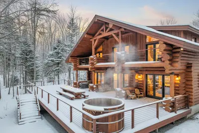 Image de Lakefront Handcrafted Cabin - Lux Sauna - Cedar Hot Tub - Game Room - Pool Table