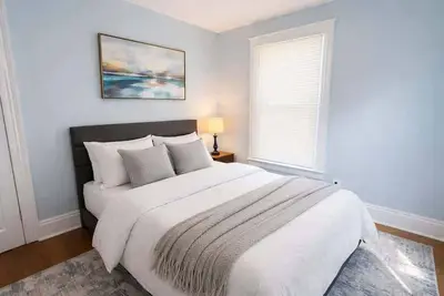 Image de Lovely Double Level Upper Apartment W Projector