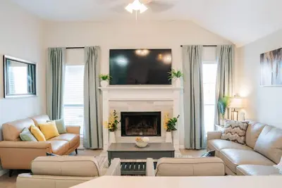 Image de 3-Bd Home | Mins to Dwntwn Dtx | 8 Guests | Garage