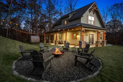 Upscale Equestrian Farm Cottage with Sauna