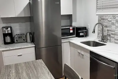 Image de Brand New Comfortable and Cozy Apartment Near the Airport