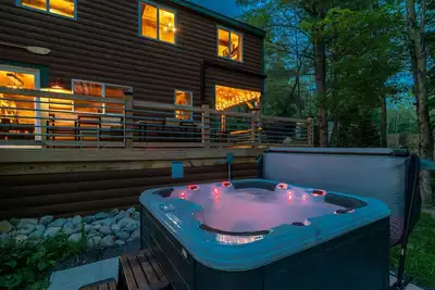 Image de Cabin w/ Hot tub, 35mi to Gore Mtn, 24 acres, fireplace, mtn views