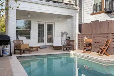Image de Luxury Rice Military home w/ Private Pool, 3 Bedrooms, Sleeps Families & Group