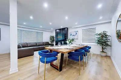 Image de Luxury 7 Bedroom/3 Bath Home [Near Rogers Stadium/Downsview]