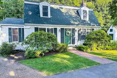 Image de Cottage House · Large Yard Fire Table · 6min walk · Dntn - New