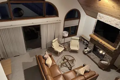 Image de No steps to lake, sandy beach, hot tub, amazing sunrises, supperclub on lake