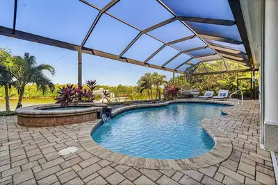 Image de Villa Soleil - Gorgeous waterfront home with electric heated pool & spa - Swfl Rentals