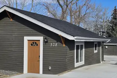 Image de 5 Minutes From Hospital. Centrally located charming 2-bedroom house in Casper.