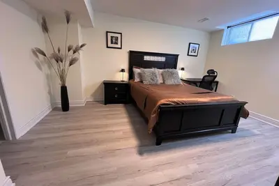 Image de 2-bedroom, 1 bathroom, basement, private suite