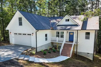 Image de Oceans of Evergreen | Pet-Friendly Mountain Home Near Asheville with Game Room