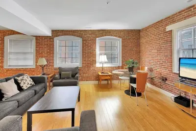 Modern 2br near Downtown Harbor • Secured Parking