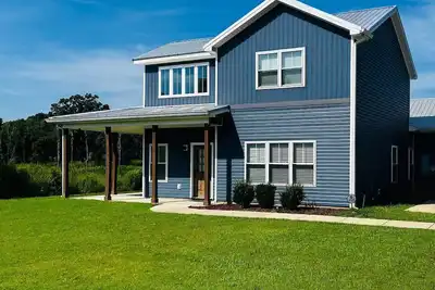 Image de Modern Farmhouse Historic Selma March Campsite 1