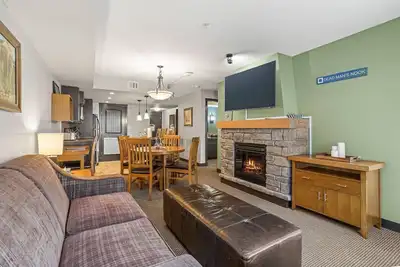 Image de Cozy Oasis: 2br w/ Hot Tub & Gym, 10 Mins to Dt