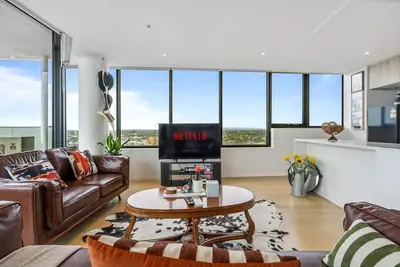 Image de Urban Cowboy Loft w High Floor Views Near St Kilda