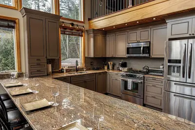 Image de 4br Dog Friendly Lakefront | Private Dock, Fireplace, Sleeps 8, Near Gunstock