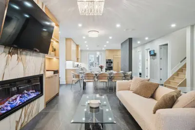 Image de Luxury 4 Bedroom Retreat Steps to Yorkdale Mall