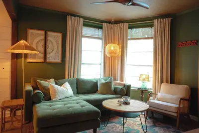 Image de Coastal Boho Home w/ Sauna, Near Downtown & Beach!