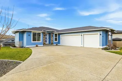 Image de Wine Country Fireside Creative Retreat: Sauna, Gym, Sunset Deck & Game Lounge