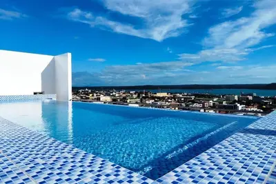 Image de cozy  2-bedroom condo with pool in excellent Iloilo City center location,