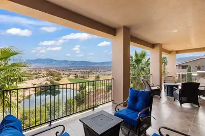 Image de The Nest at Falcon Ridge by J and Amy - Golf Views