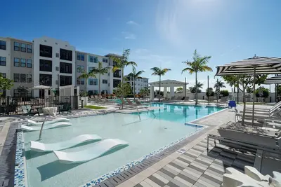 Image de 7 Mi to Coquina Beach, Luxe Condo w/ Resort Perks!