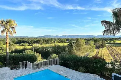 Image de La Colline des Maures, une maison de vacances typiquement provençale avec piscine privée pour 12 personnes
