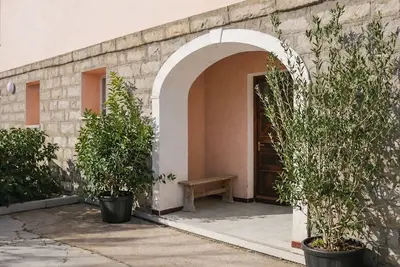 Image de T2/3 au cœur du village - avec terrasse, parking privé - vue village et montagne