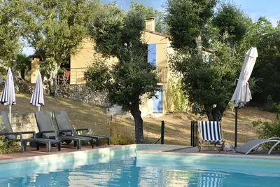 Image de Un havre de paix dans la nature : maison 5 chambres - piscine et vue imprenable