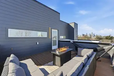 Image de Modern EaDo Retreat w/ Private Rooftop+Skyline Views/Fully Stocked