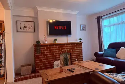 Image de Spacious 3 Bed House Horley Long Driveway