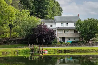 Image de Modern Farmhouse with hot tub/sauna/huge patio