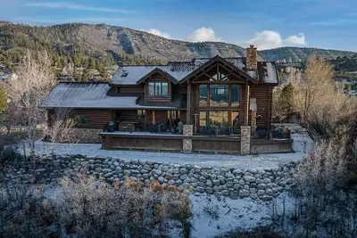 Image de Log Cabin with Amazing deck & views - 3 miles to downtown Dgo - Hot Tub/Ac